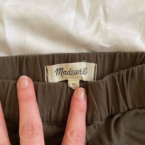 Madewell Shorts Size Medium Olive Green